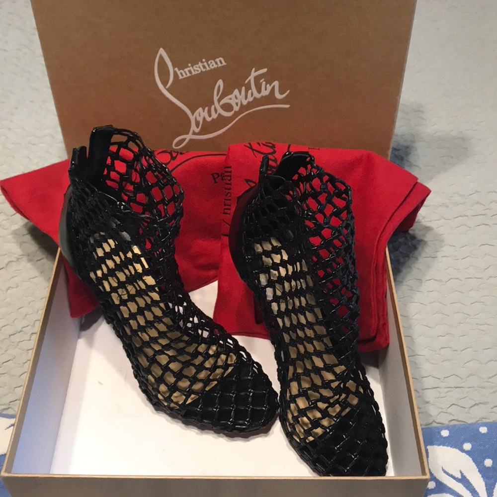 New booties with box and dust bag